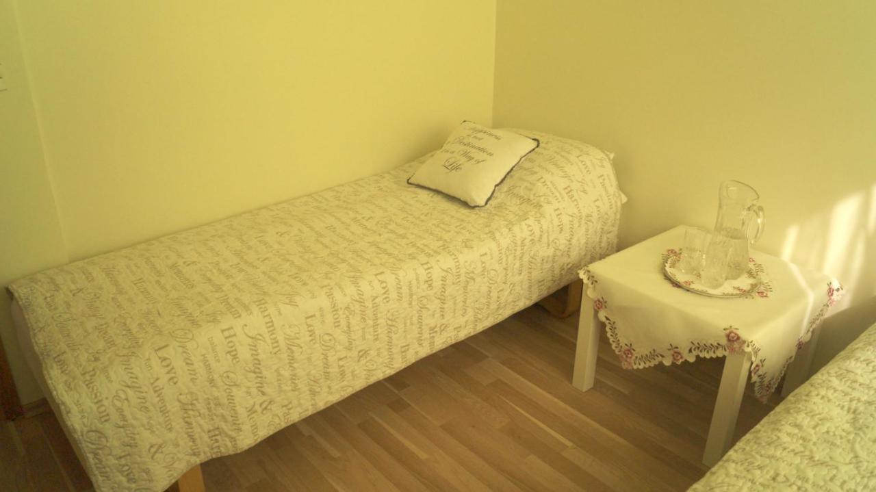Twin Room With Shared Bathroom Njarthvik Экстерьер фото